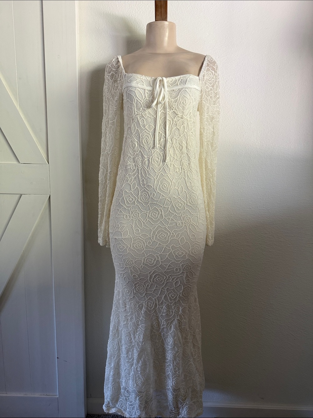 Ivory Lace Long-Sleeve Maxi Dress S